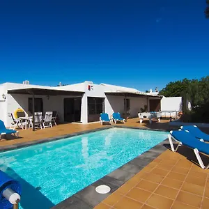 https://villa-corona-puerto-del-carmen.puertodelcarmen-hotels.org